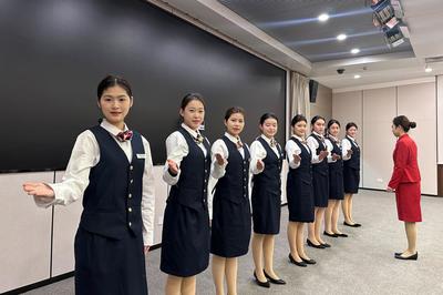 海洋旅游學院禮儀志愿者以專業素養與熱情服務保障兩會順利舉行