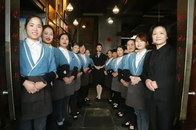 張家界秦大媽美食服務(wù)禮儀培訓(xùn) 對(duì)標(biāo)國(guó)際標(biāo)準(zhǔn)，提升服務(wù)質(zhì)量